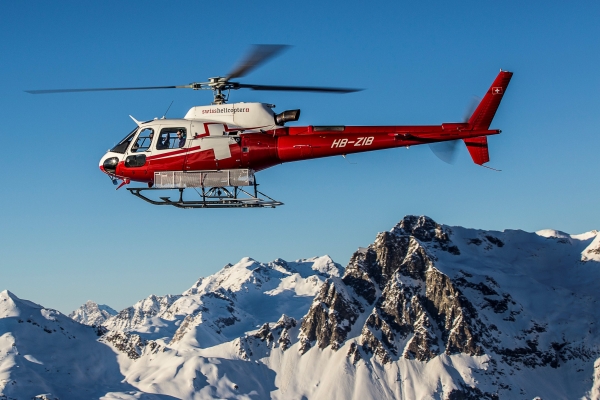 Transfert à bord d’un de nos hélicoptères entre deux domaines skiables, une expérience inoubliable.